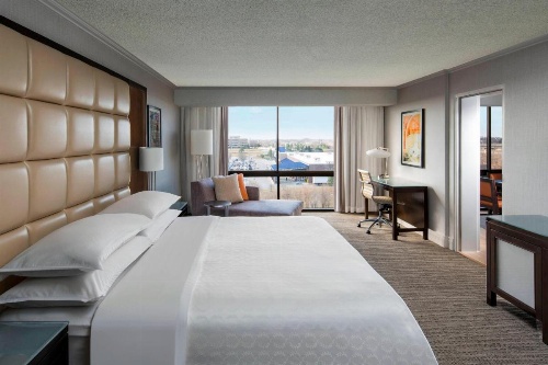 Sheraton West Des Moines Hotel image 3